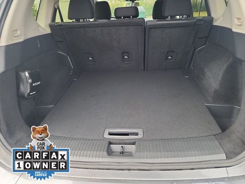 Used 2024 Nissan Rogue SV image 30