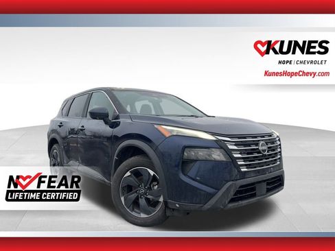 Used 2025 Nissan Rogue SV image 1