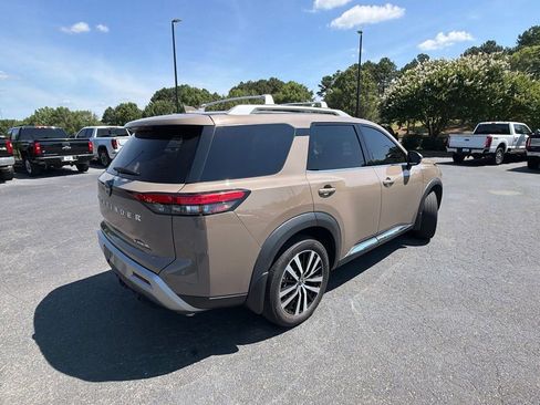 Used 2023 Nissan Pathfinder Platinum AWD/4WD image 15