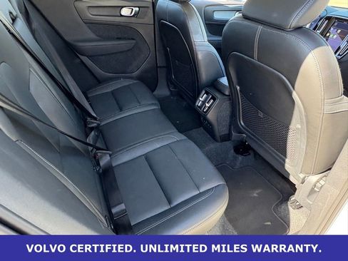 Certified 2025 Volvo XC40 B5 Core image 32
