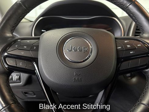 Used 2019 Jeep Cherokee Latitude Plus AWD/4WD image 13