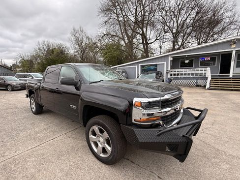 Used 2018 Chevrolet Silverado 1500 LT w/ Texas Edition image 13