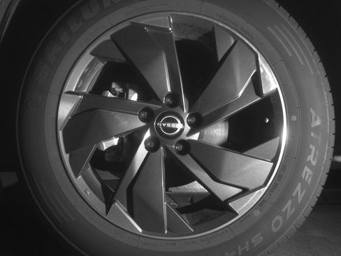 Used 2025 Nissan Rogue SV AWD/4WD image 12