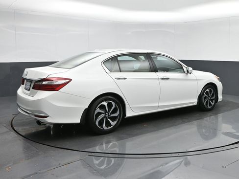 Used 2016 Honda Accord EX image 7