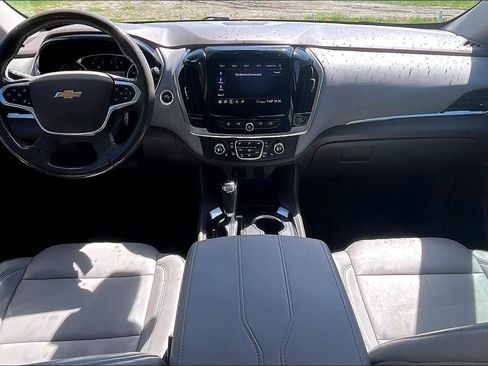 Used 2020 Chevrolet Traverse LT w/ LT Premium Package FWD image 13