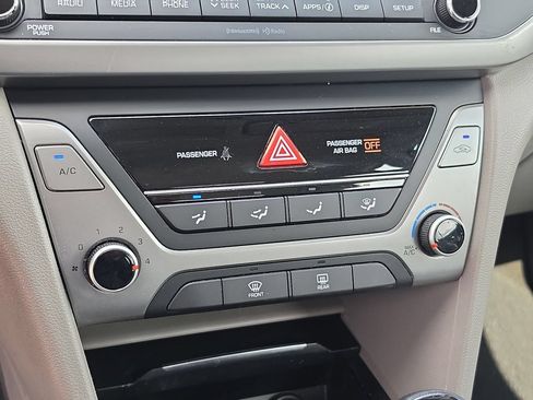 Used 2017 Hyundai Elantra SE FWD image 24