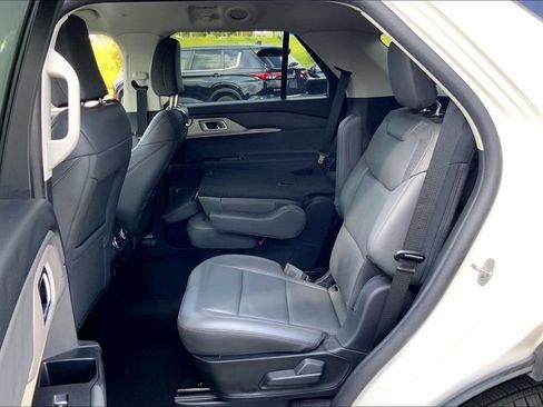 Used 2025 Ford Explorer Active w/ Active Comfort Package AWD/4WD image 11
