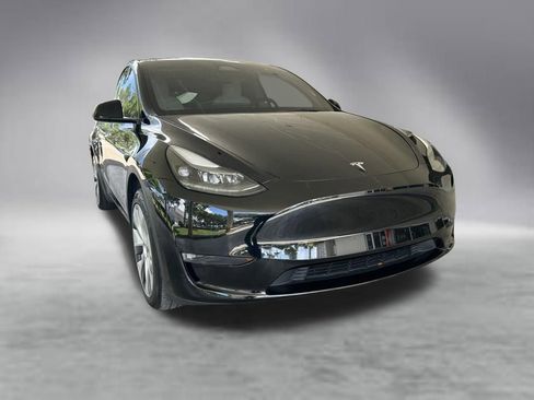 Used 2024 Tesla Model Y Long Range AWD/4WD image 2
