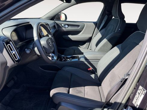 Used 2023 Volvo XC40 Recharge Plus w/ Protection Package Premier image 9