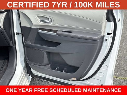Used 2024 Toyota Sienna XLE FWD image 8
