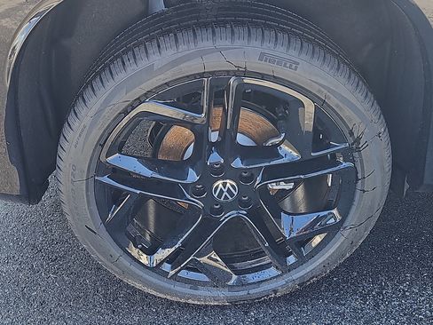 New 2026 Volkswagen Tiguan SE R-Line AWD/4WD image 3