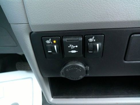 Used 2018 Toyota Sienna XLE image 17