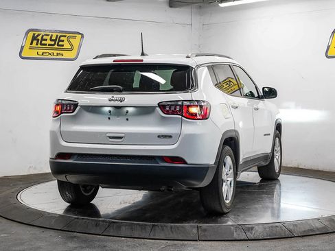 Used 2022 Jeep Compass Latitude FWD image 4