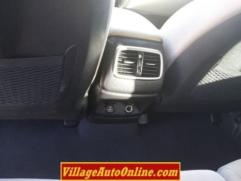 Used 2019 Kia Sorento LX image 31