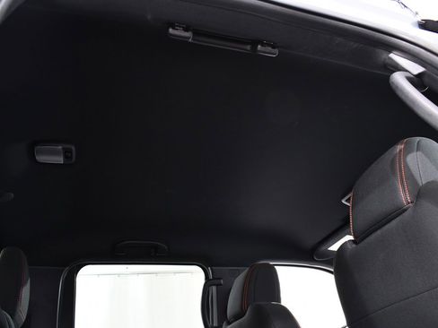 Used 2025 Nissan Frontier PRO-4X w/ Black Accent Package image 18