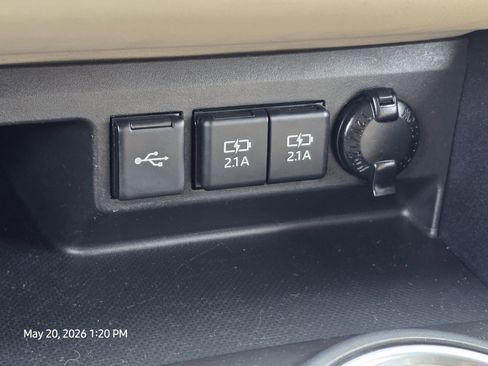 Used 2021 Toyota Highlander XLE FWD image 27