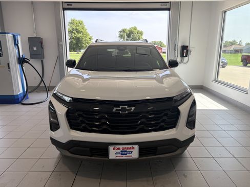 Used 2026 Chevrolet Equinox LT w/ Convenience Package II FWD image 5