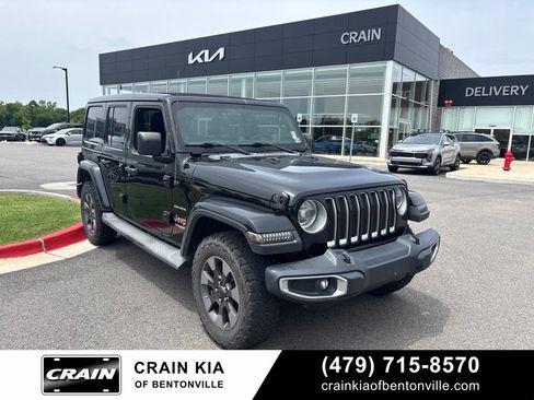 Used 2018 Jeep Wrangler Unlimited Sahara AWD/4WD image 5