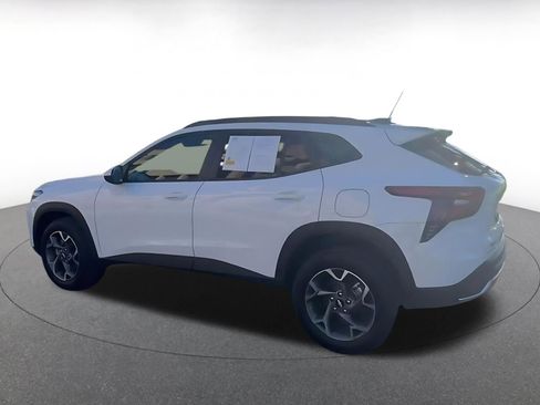 Used 2025 Chevrolet Trax LT image 10