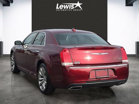 Used 2019 Chrysler 300 Limited RWD image 3