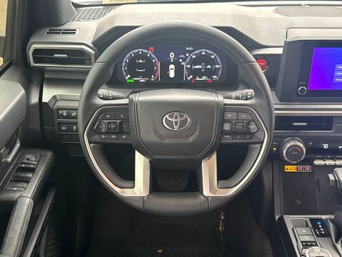 Used 2025 Toyota 4Runner TRD Off-Road image 12