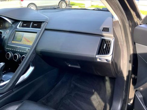 Used 2018 Jaguar E-PACE SE image 36