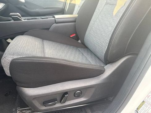 Used 2023 Nissan Rogue SV AWD/4WD image 6