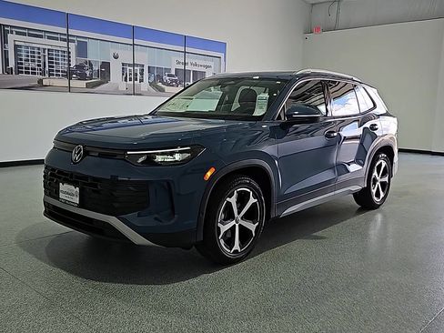 New 2026 Volkswagen Tiguan SE FWD image 5