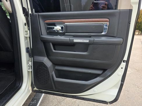 Used 2018 RAM 3500 Laramie image 32