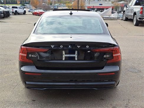 Used 2024 Volvo S60 B5 Core image 4