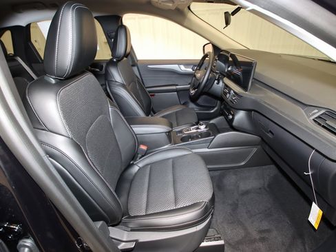 Certified 2024 Ford Escape SE image 16