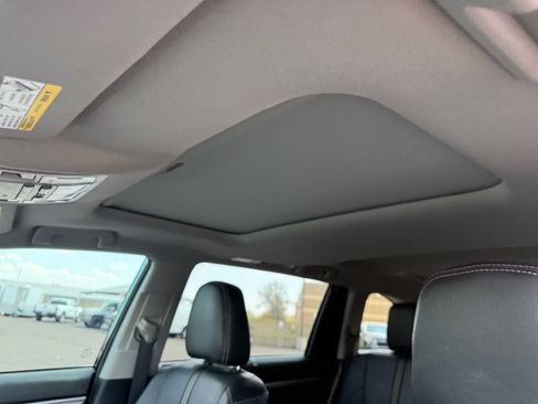 Used 2018 Toyota Highlander SE FWD image 19