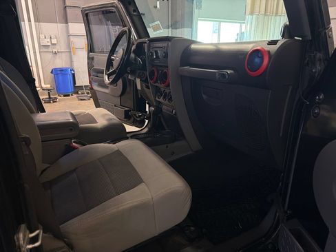 Used 2008 Jeep Wrangler Unlimited X AWD/4WD image 12