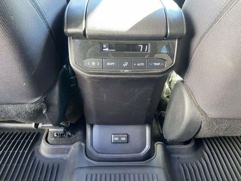Used 2024 Toyota Highlander LE image 20