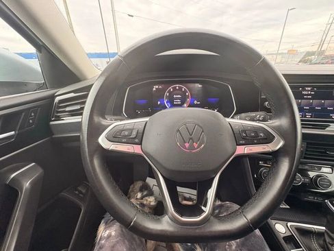 Used 2024 Volkswagen Jetta SE FWD image 11