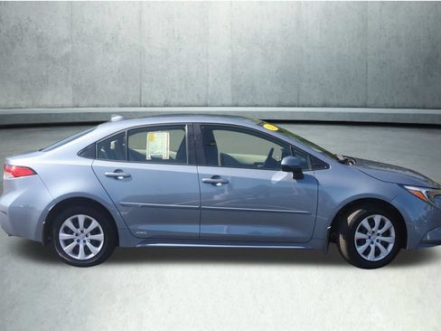 Used 2025 Toyota Corolla LE AWD/4WD image 14