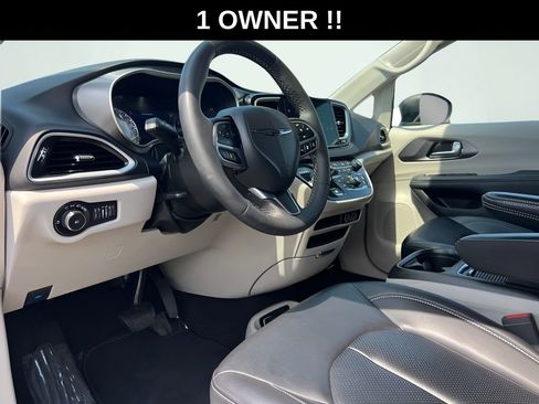 Used 2023 Chrysler Pacifica Touring-L FWD image 33