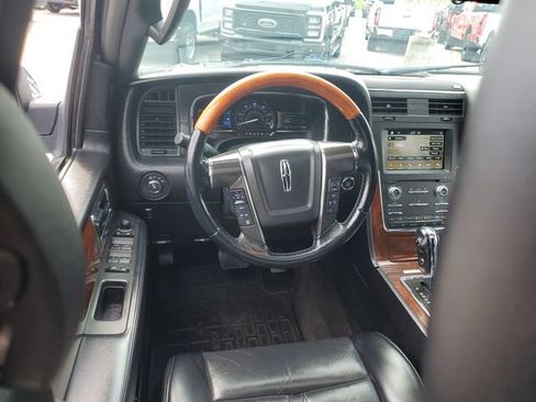 Used 2017 Lincoln Navigator L Select AWD/4WD image 11
