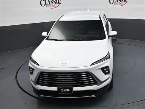 Used 2025 Buick Enclave Preferred image 17