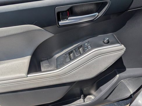 Used 2021 Toyota Highlander XLE image 16