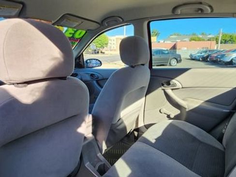 Used 2003 Ford Focus LX FWD image 9