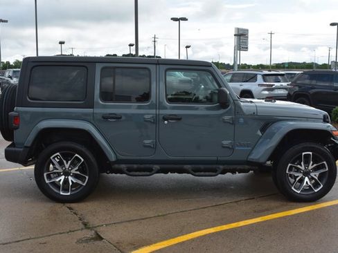 Used 2024 Jeep Wrangler Unlimited AWD/4WD image 4