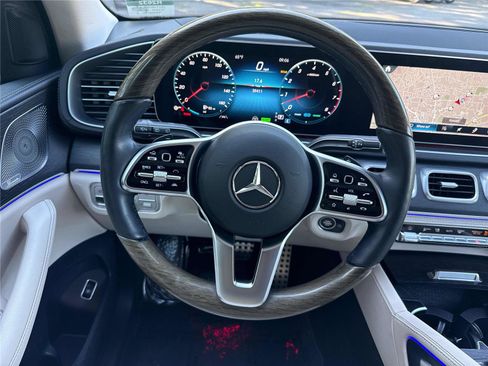 Used 2023 Mercedes-Benz GLS 450 4MATIC image 17