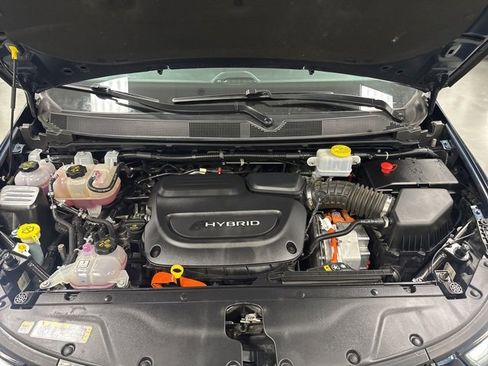 Used 2022 Chrysler Pacifica Touring-L w/ Uconnect Theater Family Group image 40