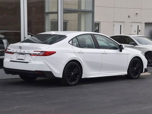 Used 2025 Toyota Camry SE image 7