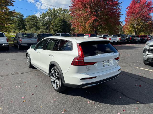Used 2025 Volvo V60 B5 Cross Country Plus AWD/4WD image 3