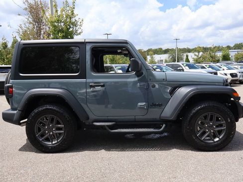 Used 2025 Jeep Wrangler Sport AWD/4WD image 8