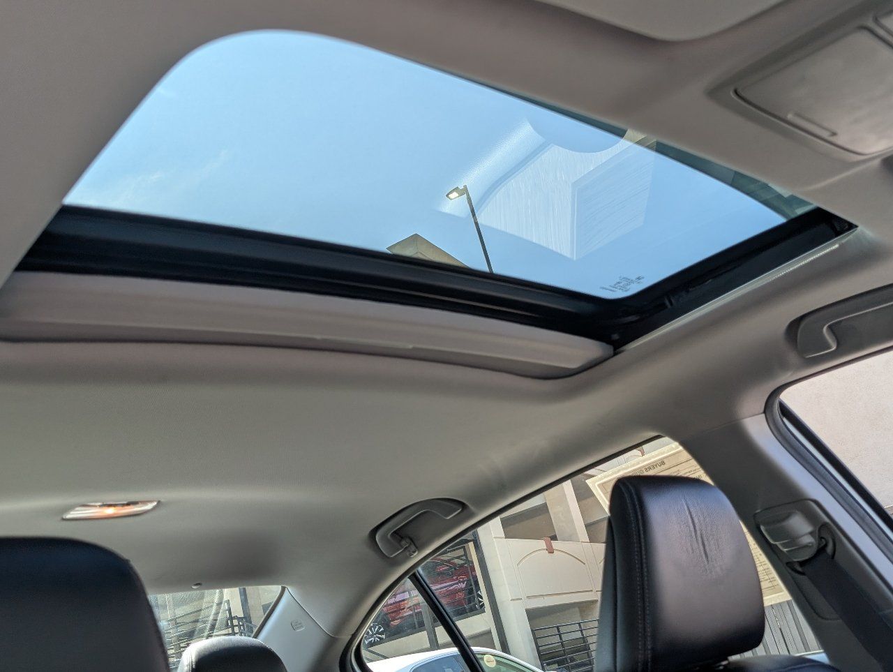 Used 2017 Honda Accord Touring image 3