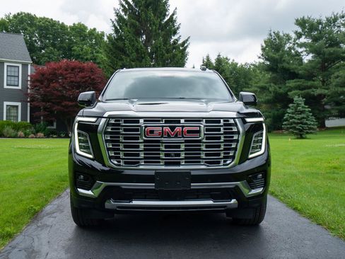Used 2025 GMC Yukon Denali w/ Denali Reserve Package AWD/4WD image 8