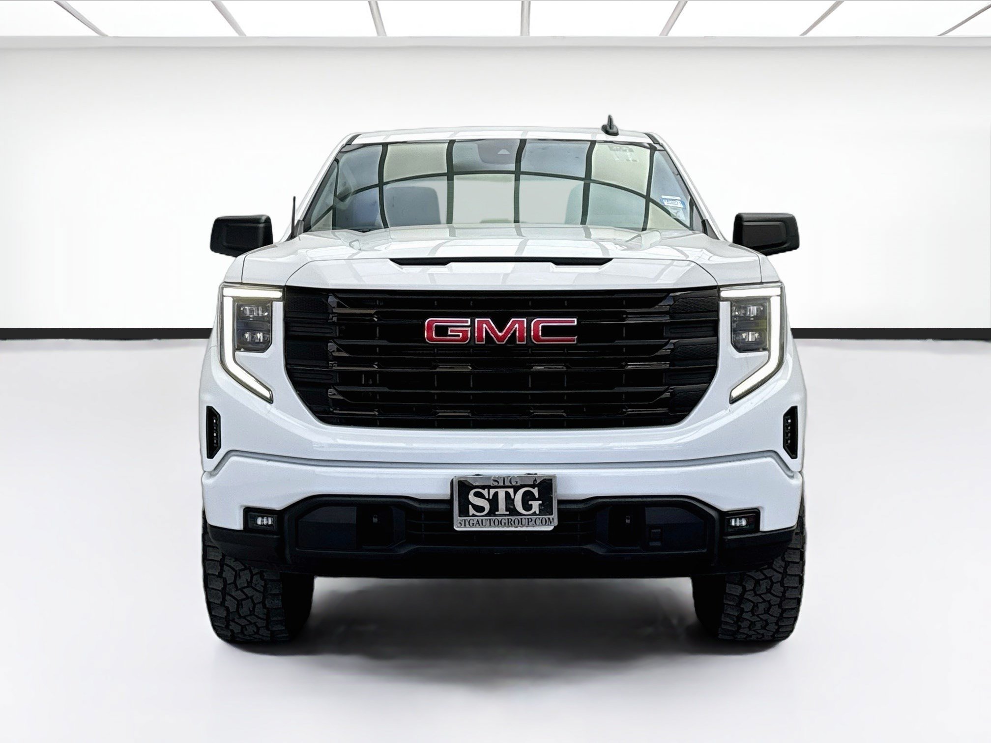 Used 2024 GMC Sierra 1500 Elevation AWD/4WD image 2